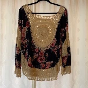 Beautiful floral blouse 💐